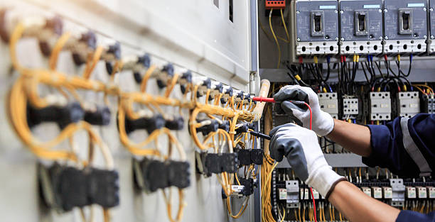 Professional Electrician technician working in Pelican Bay, TX